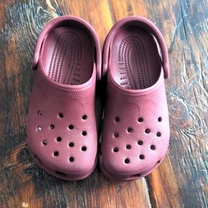 Size 4-5, XS Crocs